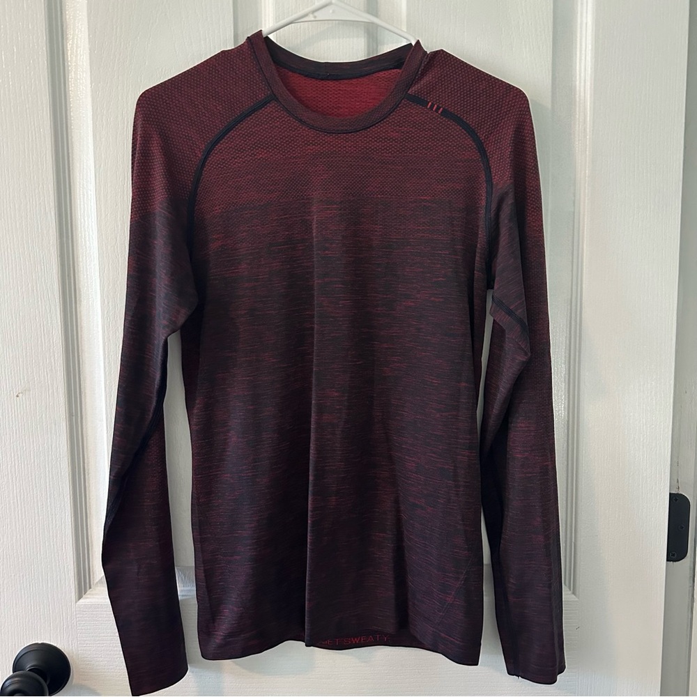 men’s size small metal vent tech long sleeve